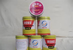 本產(chǎn)品是由潤(rùn)滑油基礎(chǔ)油經(jīng)精餾、深度處理、調(diào)合并經(jīng)后處理工序制得。本產(chǎn)品用作真空冶煉、真空噴涂、電子管制造和原子能工業(yè)等真空設(shè)備的固定接頭、經(jīng)常需要拆卸部分的密封或系統(tǒng)中有可疑泄漏點(diǎn)時(shí)的暫時(shí)性密封。按規(guī)