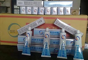 本產(chǎn)品是由潤(rùn)滑油基礎(chǔ)油經(jīng)精餾、稠化并加入適量的添加劑，再經(jīng)后處理后制得。本產(chǎn)品主要用作真空系統(tǒng)的活動(dòng)部分和可拆卸部分的密封和潤(rùn)滑。1、2、3號(hào)適用于30℃條件下使用，4號(hào)最高使用溫度可達(dá)120℃，可用